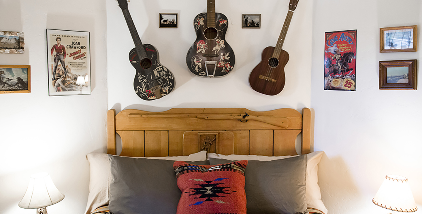Decor in Davy Crockett Room at Cat Mountain Roadside Inn